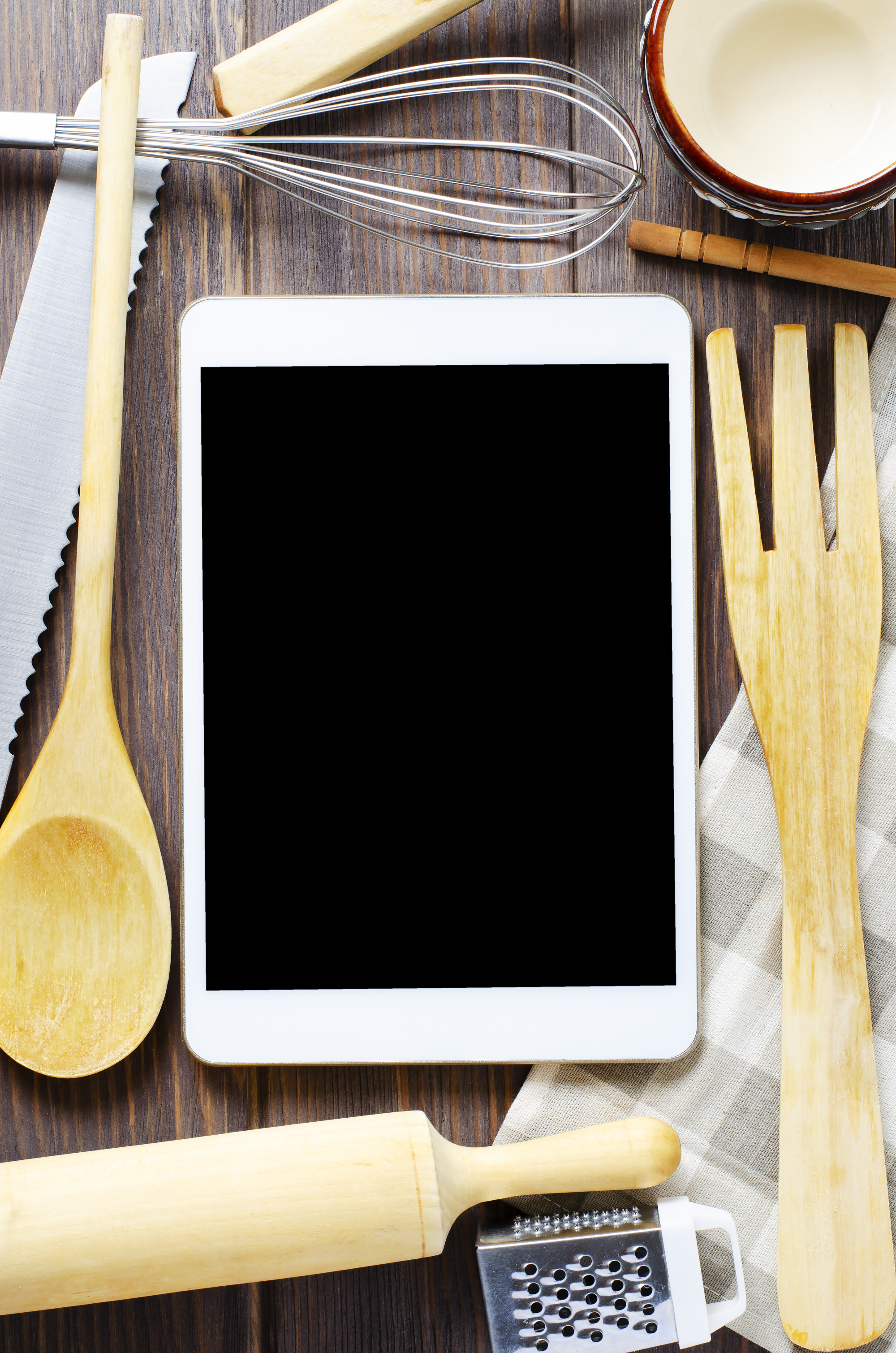 Studio cucina con attrezzatura professionale e pannelli tecnologici